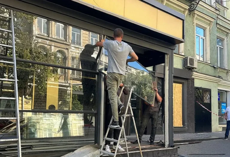 В історичному центрі Одеси розібрали будівлю колишнього ресторану «Гранат»