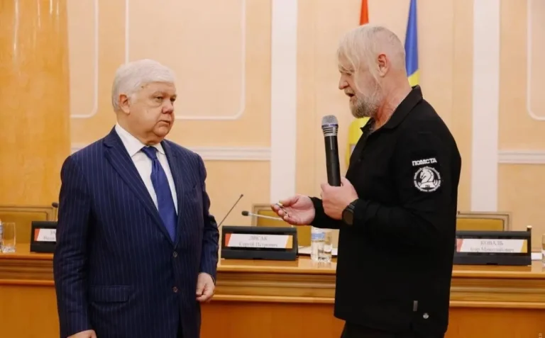 В.о. мера Одеси склали протокол через відсутність перекладу виступу батька загиблого Героя
