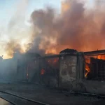 Російський удар по гуманітарному складу в Одесі: у вогні знищено генератори та одяг