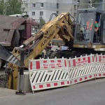 Одеські комунальники дістали з каналізації матрац, сміттєвий контейнер і ванночку для немовляти — дивіться відео