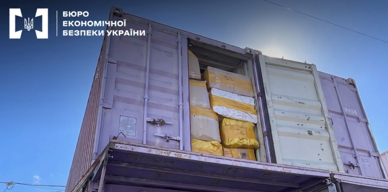 Одеський «7-й кілометр»: правоохоронці викрили підпільну фабрику з виготовлення підробного брендового одягу