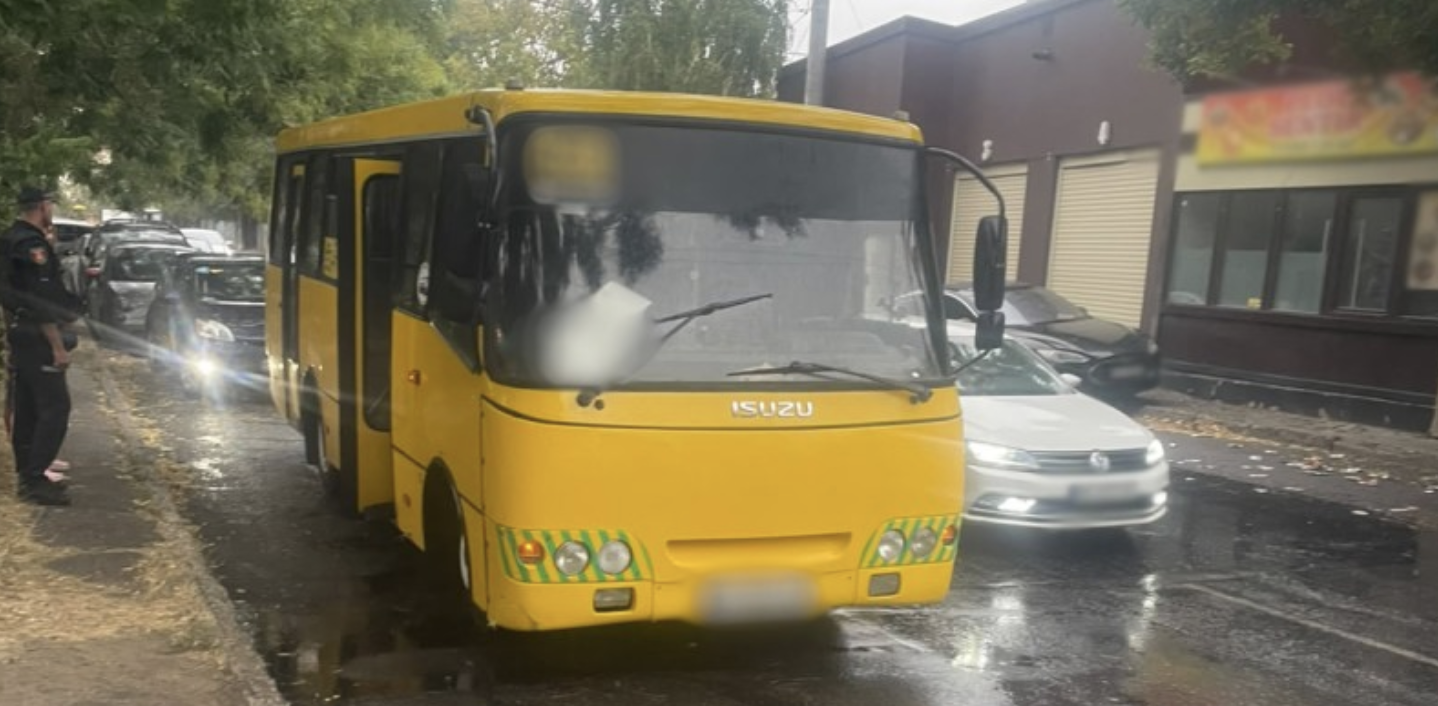 В Одесі маршрутка наїхала на пішохода, постраждалого терміново госпіталізували