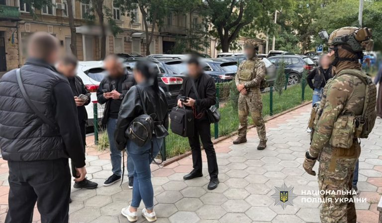 На Одещині чоловіку оформили інвалідність за 8500 доларів, нібито через перенесений менінгіт, щоб він міг виїхати за кордон