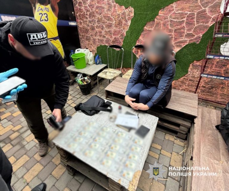 У Білгород-Дністровському районі затримали підкупника після відмови слідчого прийняти хабар