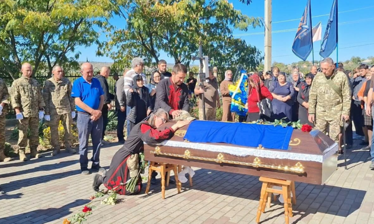 Ренійська громада віддала шану бойовому медику Петрову Аркадію, який героїчно загинув, рятуючи інших