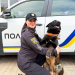 Хаку, Балто й Елтон: в Одесі школярі познайомилися зі службовими собаками поліції