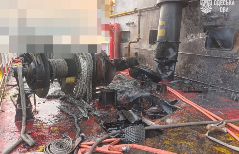 Російські сили вдруге обстріляли комерційне судно в Чорному морі — загинув стюард, поранено сім осіб