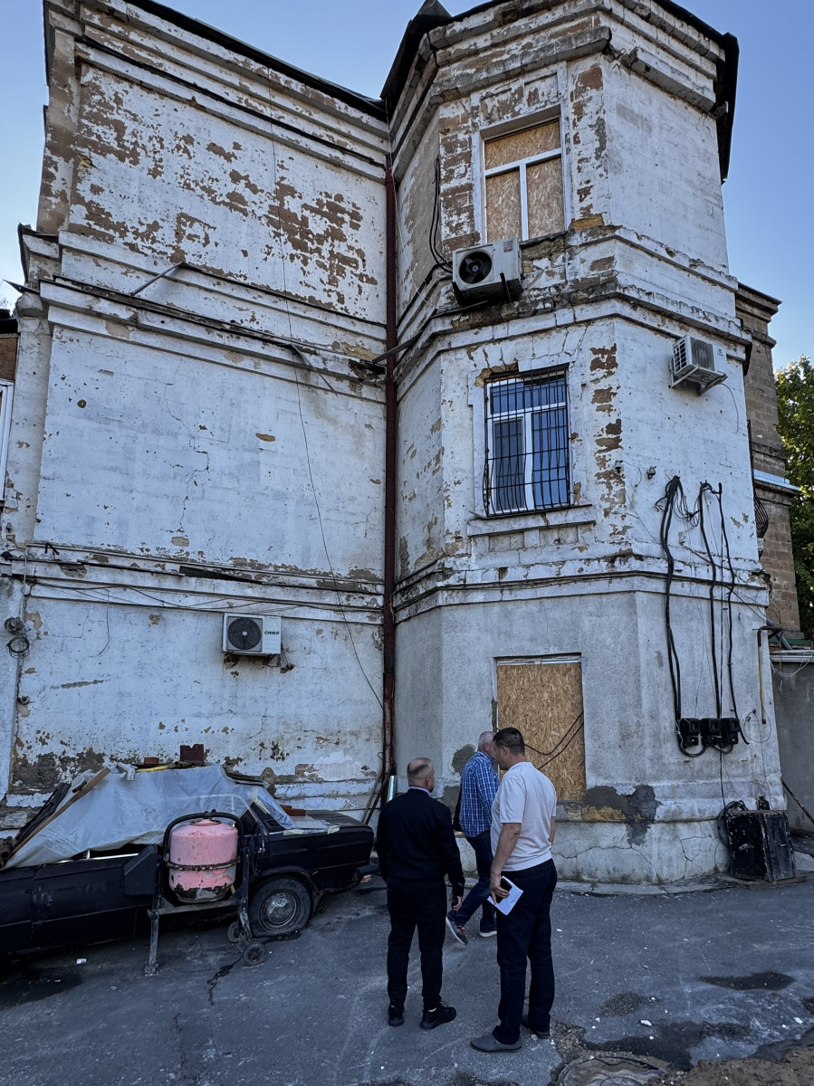 На Канатній в Одесі знесли аварійний будинок, поруч обстежують історичну пам’ятку