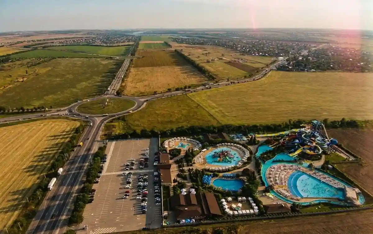 Аквапарк біля селища Авангард