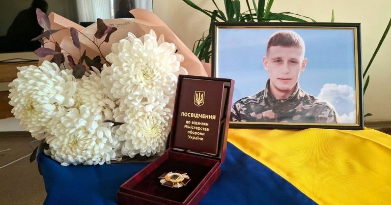 У Ренійській громаді сім’ї загиблого військового Маргази Романа вручено нагороду від Міноборони