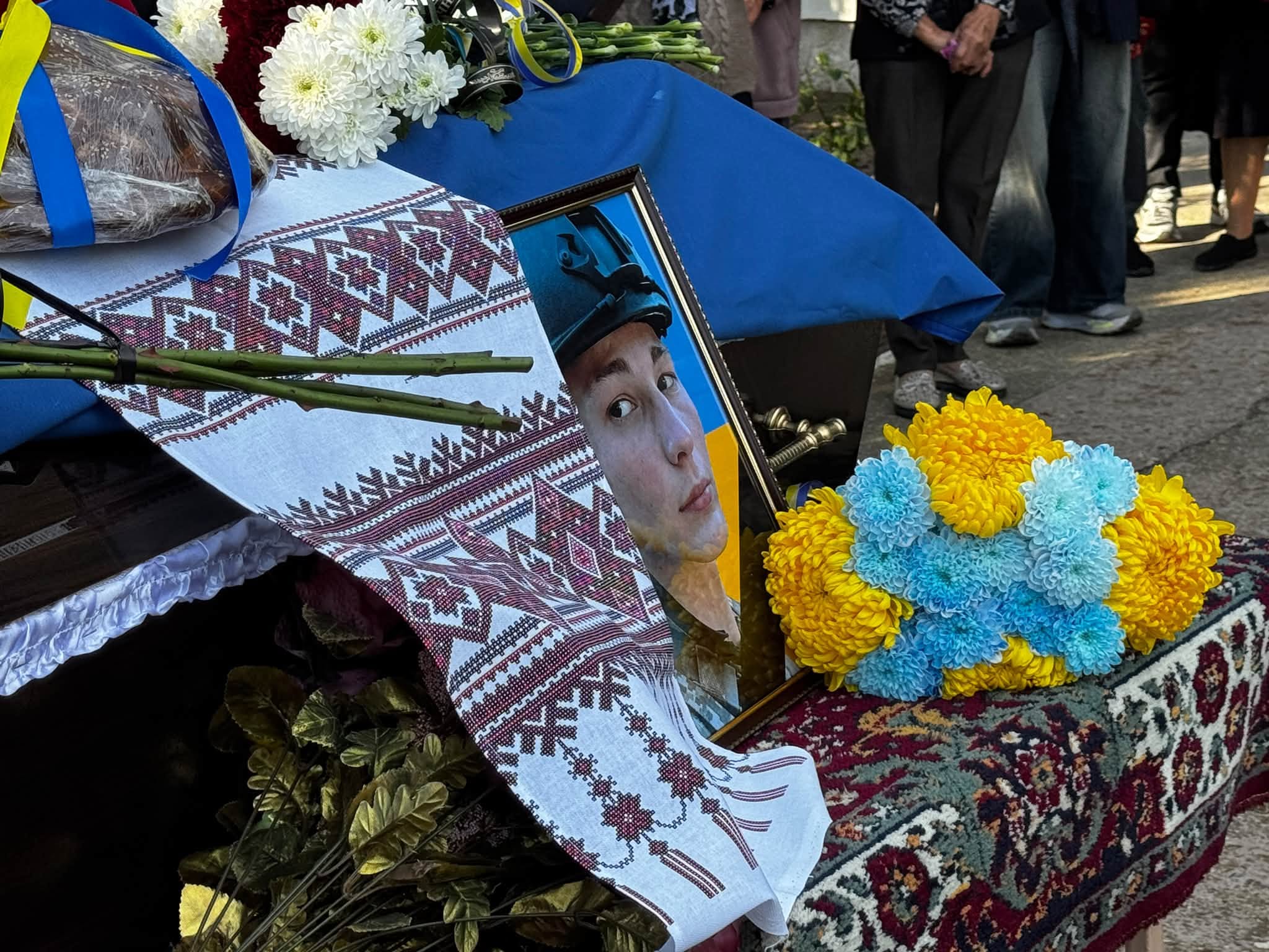Саф’янівська громада попрощалась із 21-річним героєм Євгеном Мінженером на позивний «Андатра»