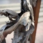 В Одесі відкрили виставку скульптур Михайла Реви з металу, понівеченого війною