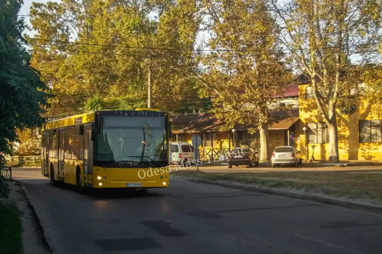 Із Дніпра до Одеси прибули сім великих автобусів — як їх планують задіяти