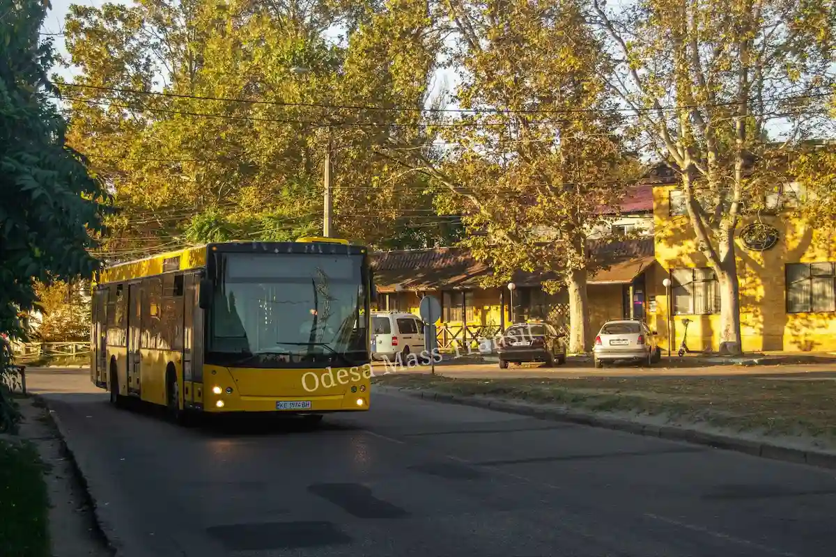 Із Дніпра до Одеси прибули сім великих автобусів — як їх планують задіяти