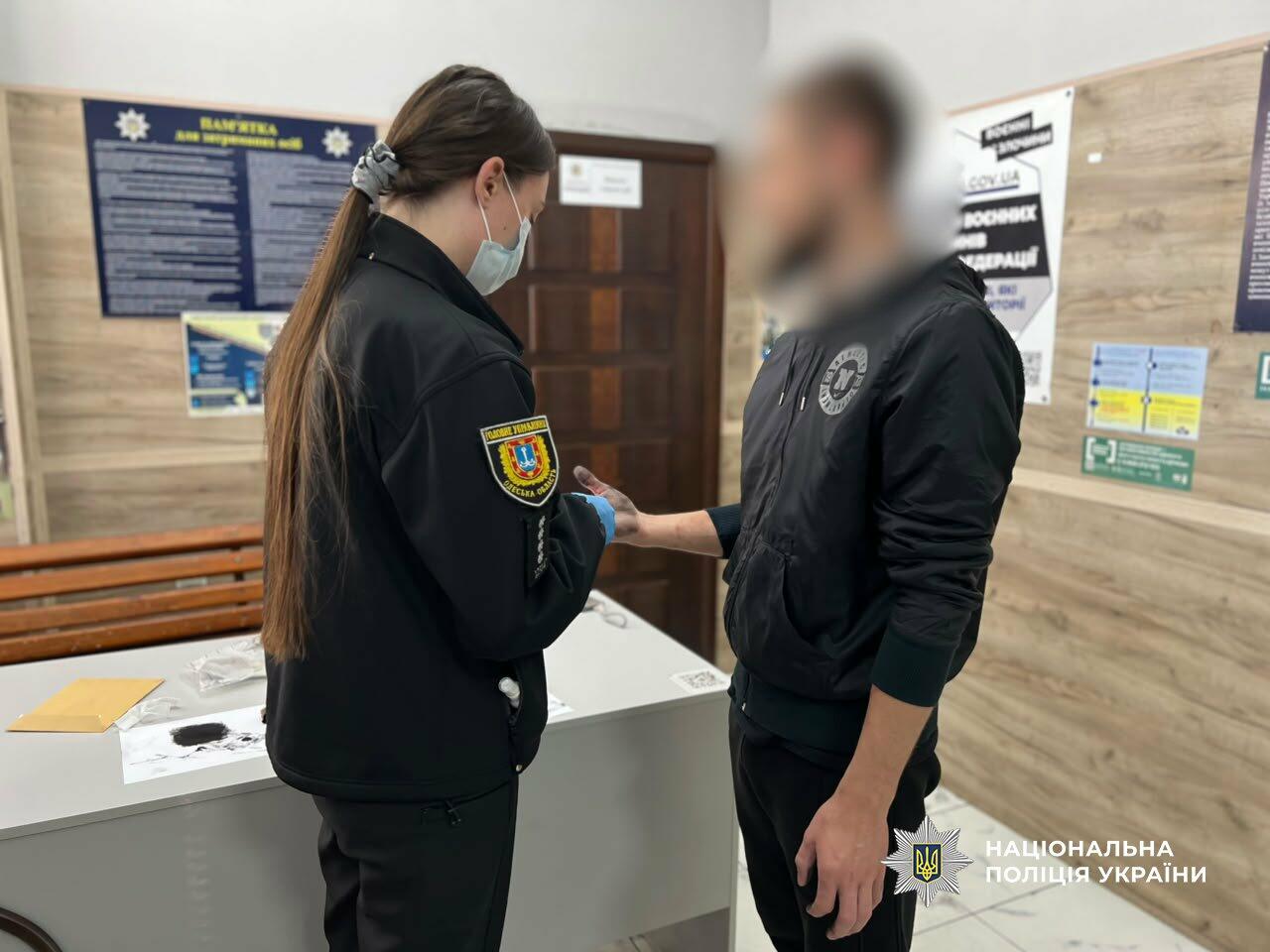 В Одесі працівнику пошти оголосили підозру у привласненні 450 тисяч гривень — подробиці