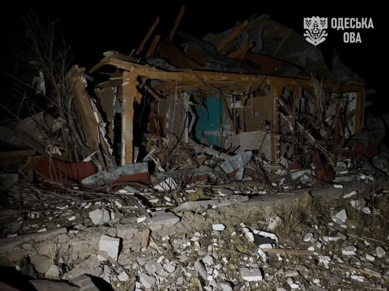 У темну пору доби агресор обстріляв відпочинковий район Одеської області, туристичний комплекс зазнав ушкоджень