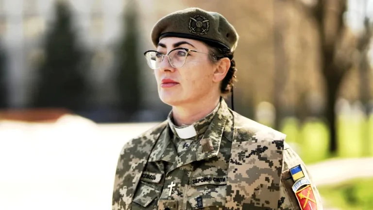 Уродженка Одеси Олена Жевець — служителька духовної опіки в лавах Збройних сил України, яка надає моральну опору бійцям
