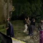 У Одесі натовп швиркав каміння в споруду ТЦК — причетних до безладів узяли під варту, є кадри