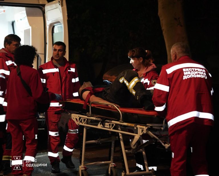 У Одесі в висотному житловому будинку сталася детонація, полум'я поширилося на 400 квадратних метрів, травмовано працівників служби порятунку