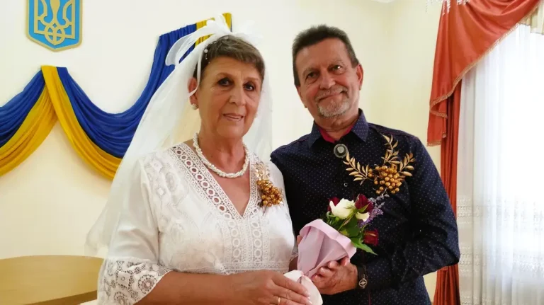 Чоловік і дружина, мешканці міста Рені, потай уклали шлюб і провели півстоліття у спільному житті