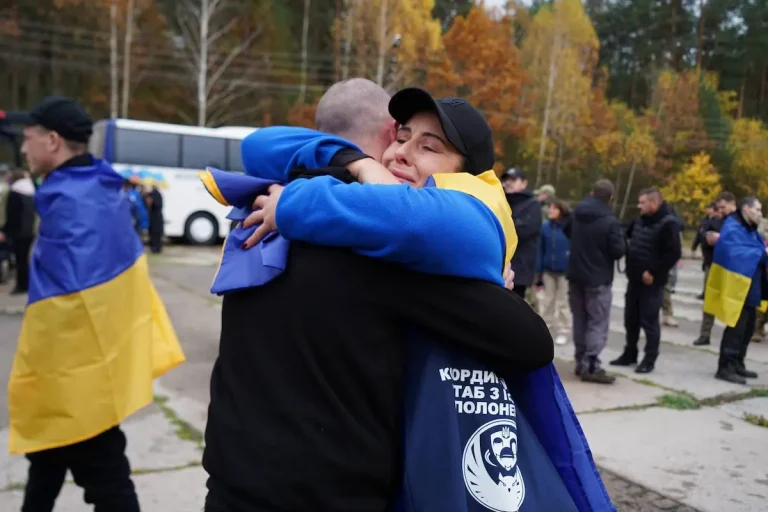 10 сімей Одеської області зустріли повернення близьких з жахів Росії на світлинах