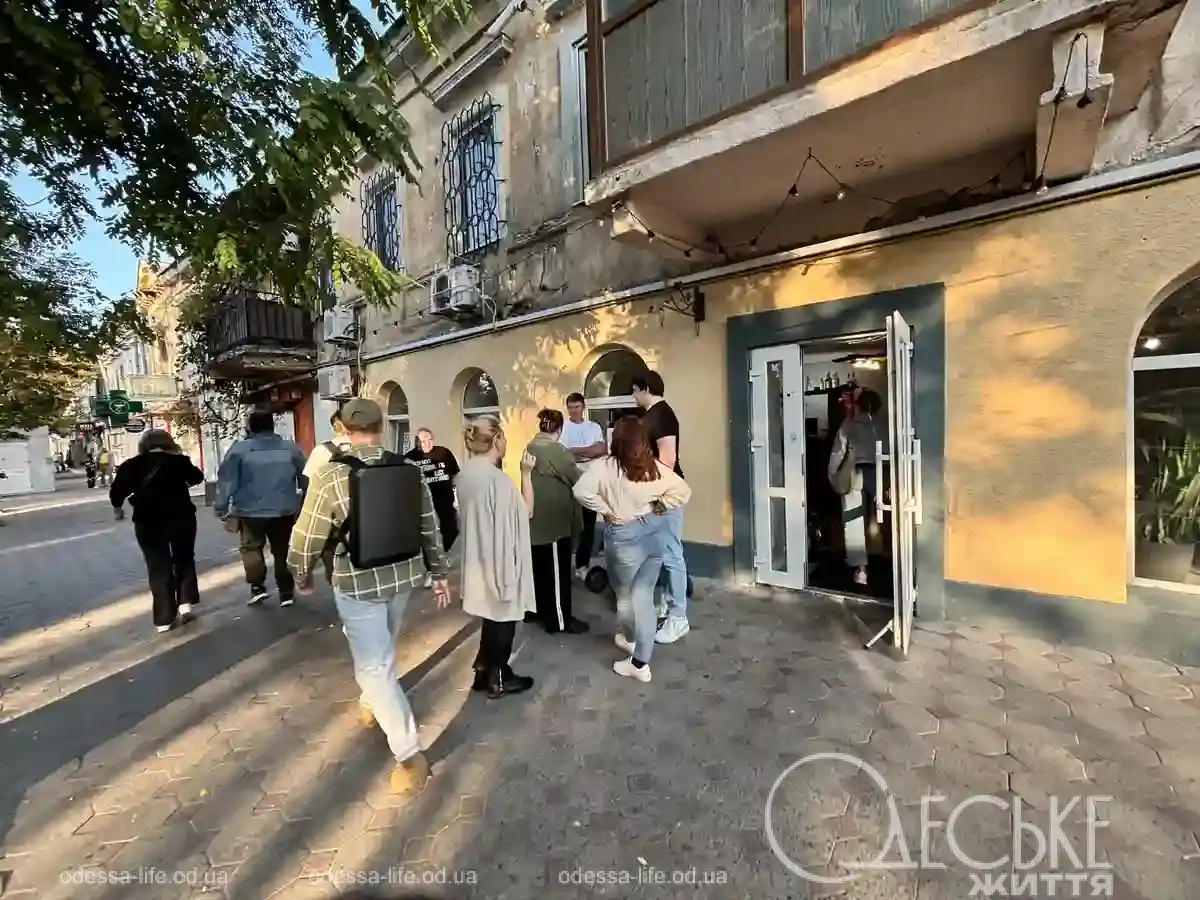 Фасад будівлі де розташовано кафе Джамбул
