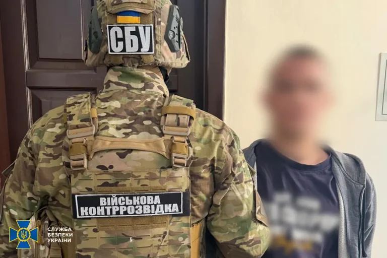 Російські сили готували атаку на склади пального — в Одесі взяли під варту чоловіка з супутниковими маячками