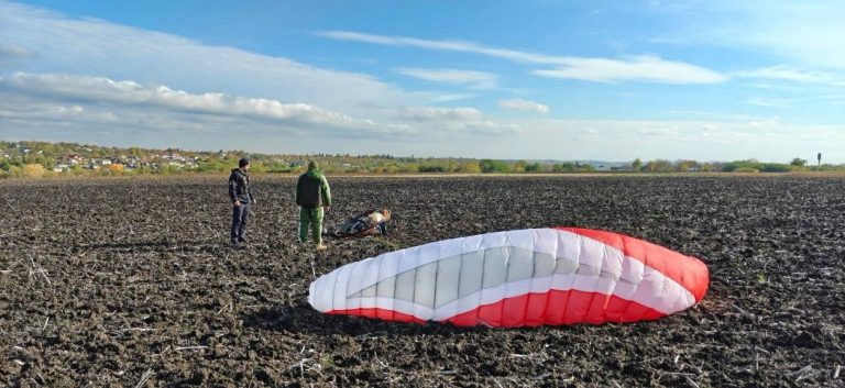 Українець, перелетівши кордон на параплані, звернувся за притулком і був затриманий у Молдові