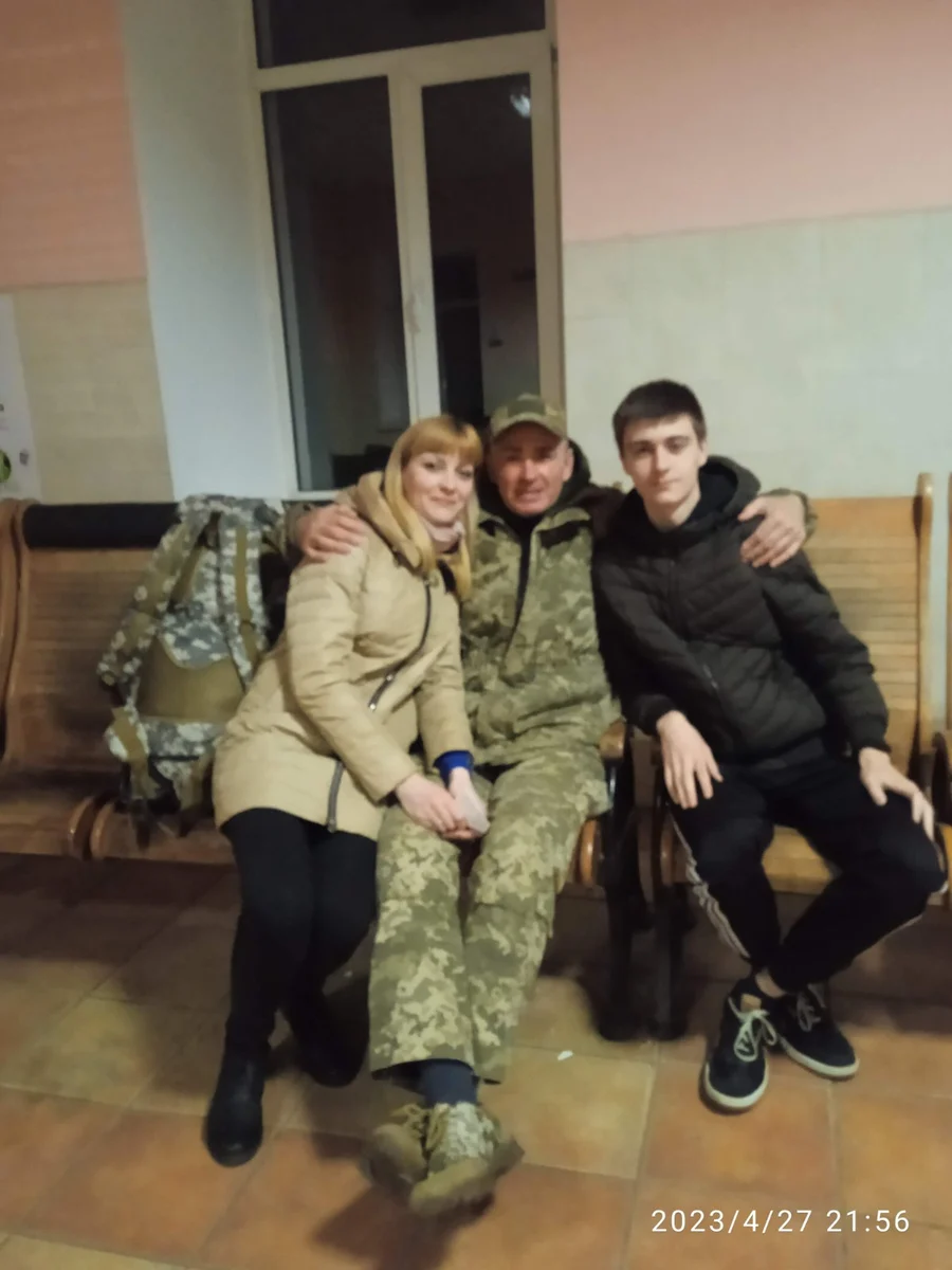 Олексій Салій з дружиною та сином