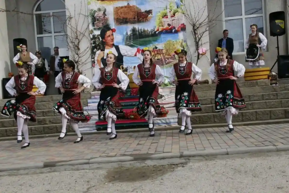 Народний колектив Возражданє, середня група