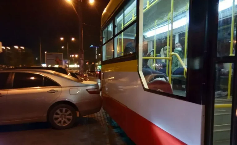 В Одесі ухвалили оновлені норми для кермувальників — за перешкоджання руху рельсового транспорту доведеться сплачувати