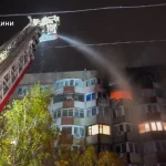 Мешканець помер в оселі, охопленій полум'ям, у висотному житловому будинку в Одесі ()