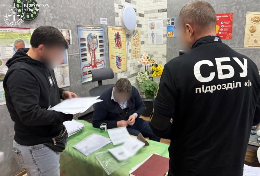 В Одесі викрили схему продажу інвалідності за 5 тисяч доларів — фігуранти лікар і екс-правоохоронець