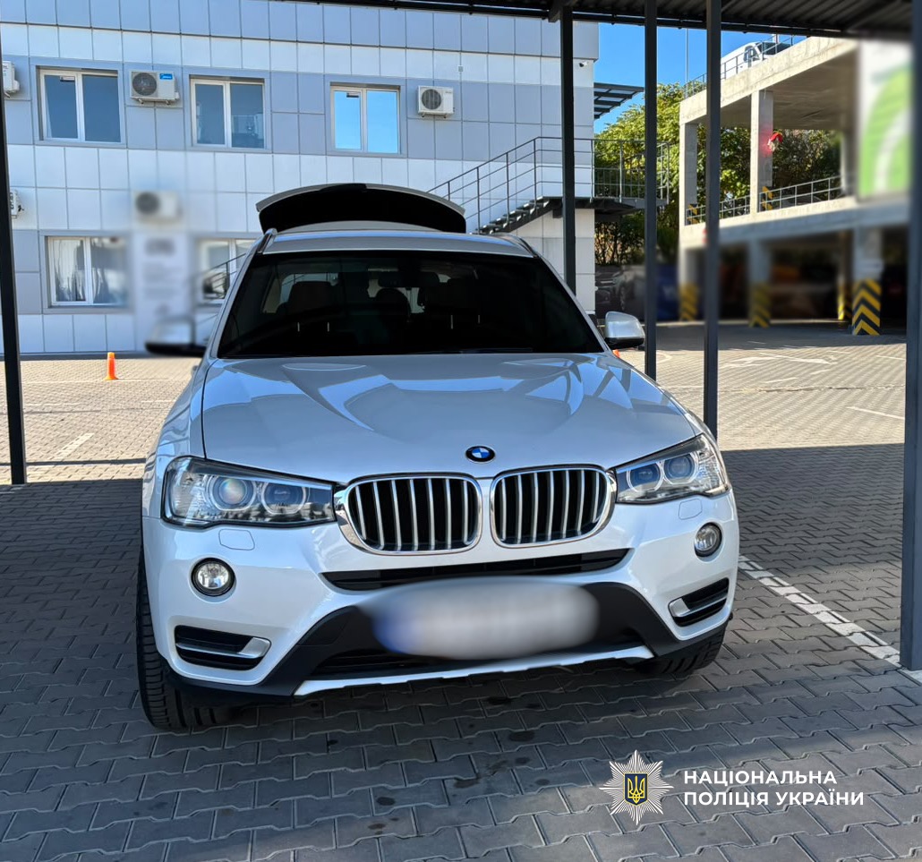 BMW, подароване доньці, опинилося у вітчима — поліція Одеської області розслідує шахрайство