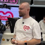 Бізнесмен з Одеси місяць ночував за склом крамниці й назбирав три мільйони гривень на пристрій ЕКМО