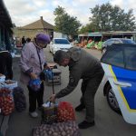 Людяність, що наповнює теплом: підтримка пенсіонерів продуктовими наборами від соціальних служб