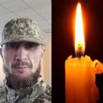 Місцеві жителі віддають шану загиблому захиснику