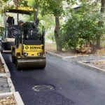 На Комітетській в Одесі відновлюють дорожнє покриття поруч із житловими будівлями