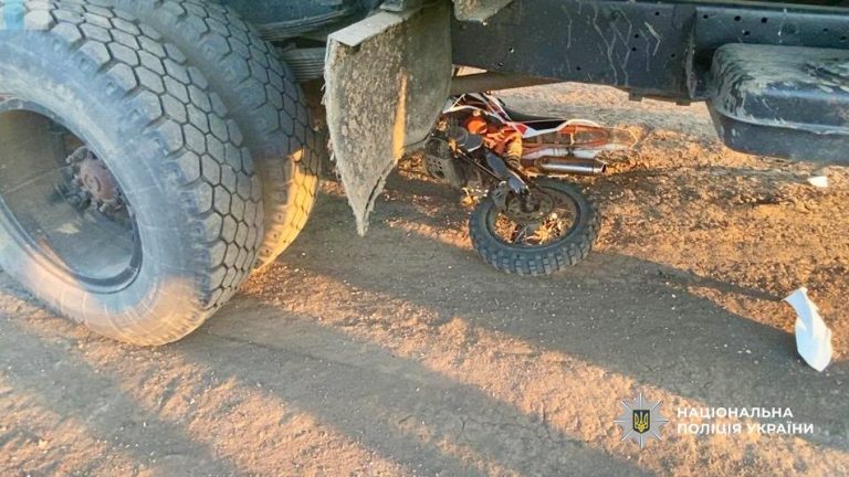 На Одещині двоє 13-річних травмувались у ДТП, коли мотоциклист не надав переваги ЗІЛу