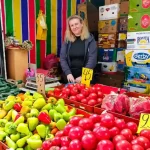На Привозі в Одесі торгують із гумором — які сьогодні ціни на продукти