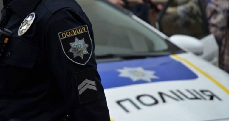 На території Болградщини нетверезий керманич спричинив зіткнення з патрульним транспортом, травмувавши слідчу