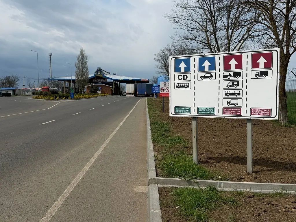 Обстріли з РФ порушують функціонування контрольних постів в Одеській області — чого очікувати при перетині
