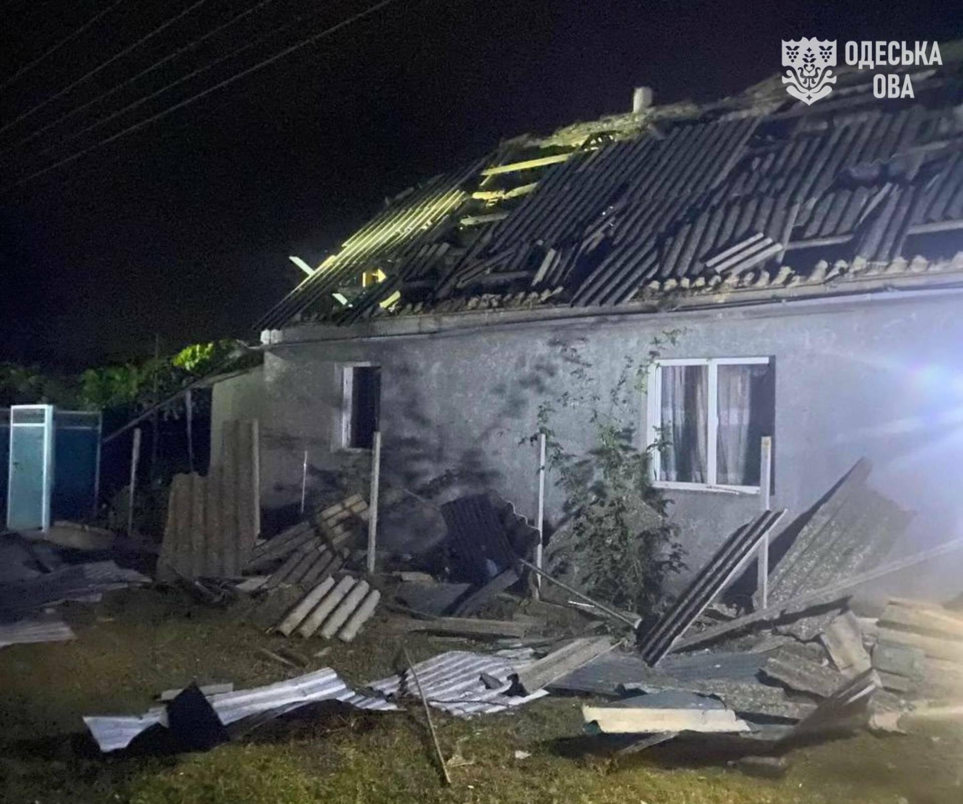 Одещина вночі під ударом: пошкоджені будинки та прилеглі території — інформація оновлюється