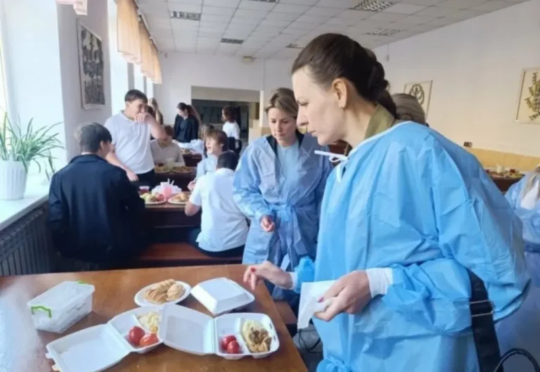 Одеські батьки оглянули шкільні кухні: як контролюють якість обідів