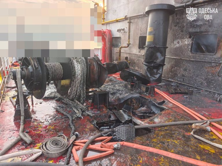 Поблизу Одеси російський безпілотник поцілив у торговельне судно — одна людина загинула