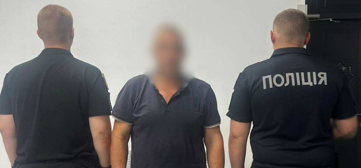Суперечка на подвір’ї в Одесі переросла в детонацію: чоловік позбувся фаланг пальців, а жінка пенсійного віку зазнала травм