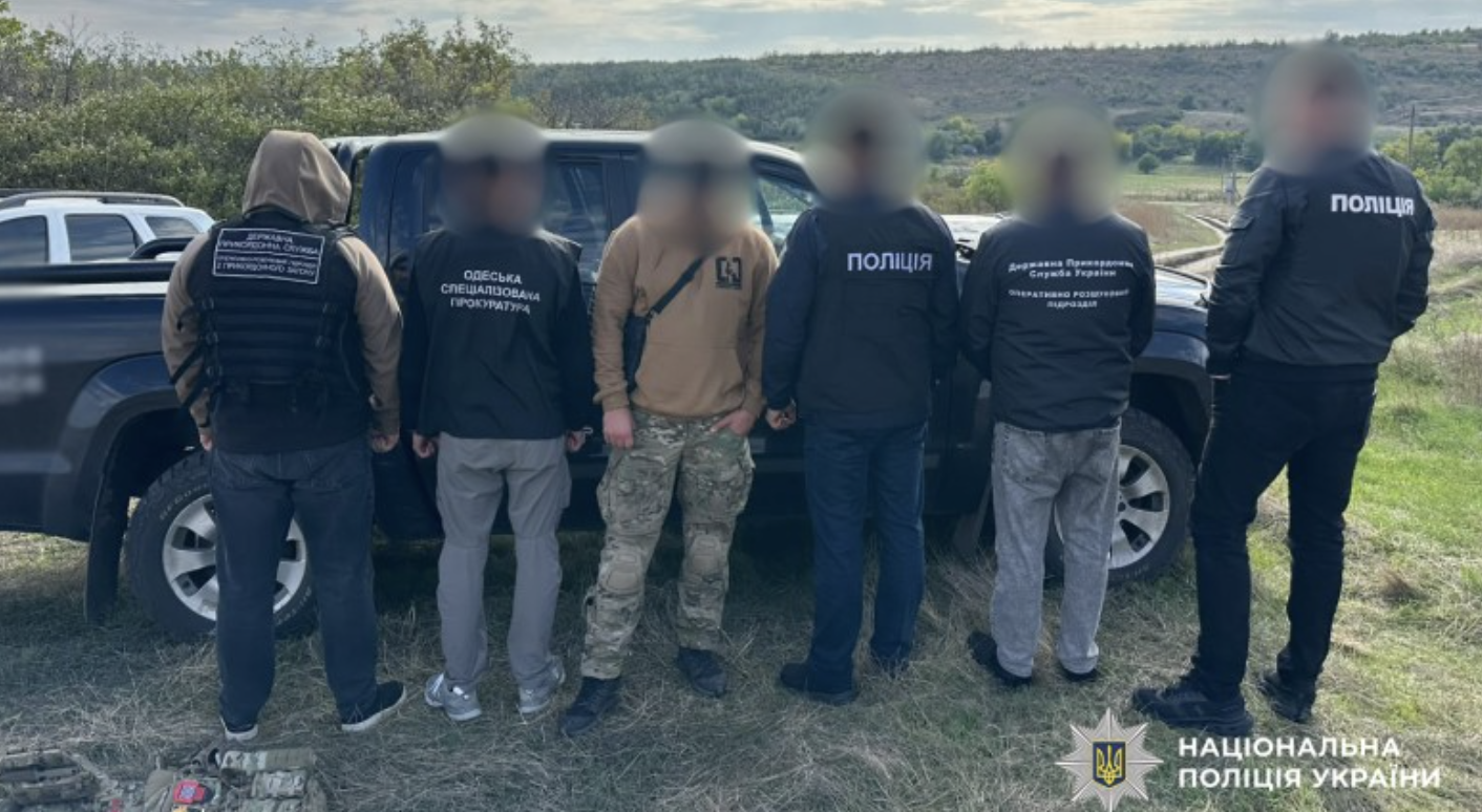 Тайник у багажнику і 6 тисяч за проїзд: в Одесі розкрили схему переправлення за кордон