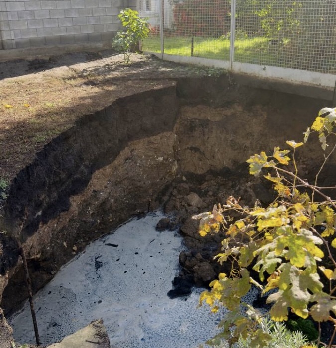 У Одесі через провал ділянки землі людей із будівель поруч попросили тимчасово покинути помешкання