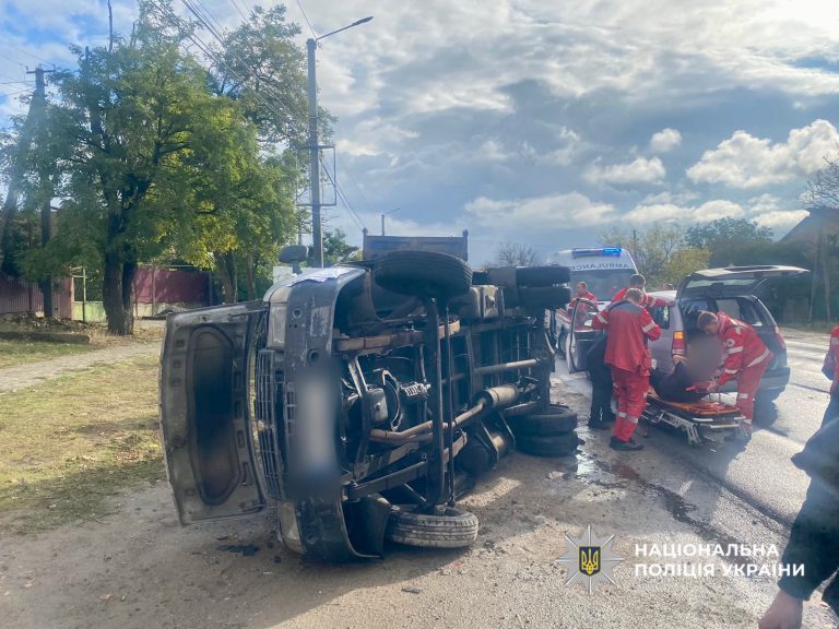 У Одеському районі в ДТП за участю приватного авто та фури травмовано три особи