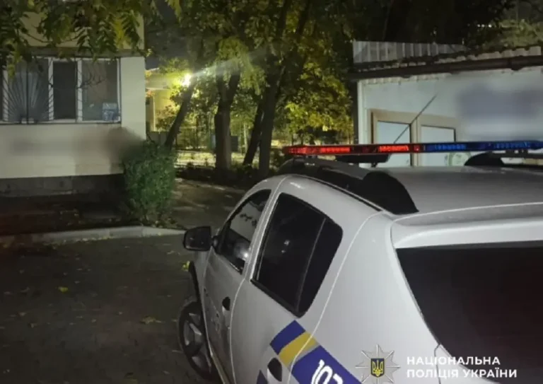 У Південному тринадцятирічна дівчина зірвалася з лоджії 9-го поверху